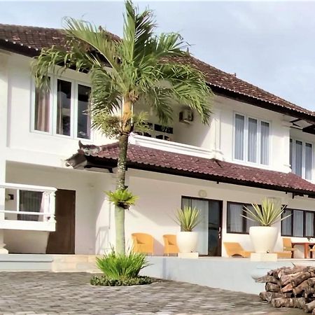 Medewi Manor Aparthotel Airsatang Exterior foto