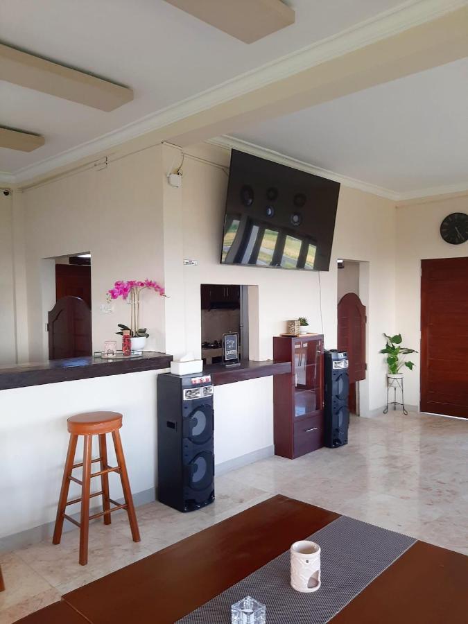 Medewi Manor Aparthotel Airsatang Exterior foto