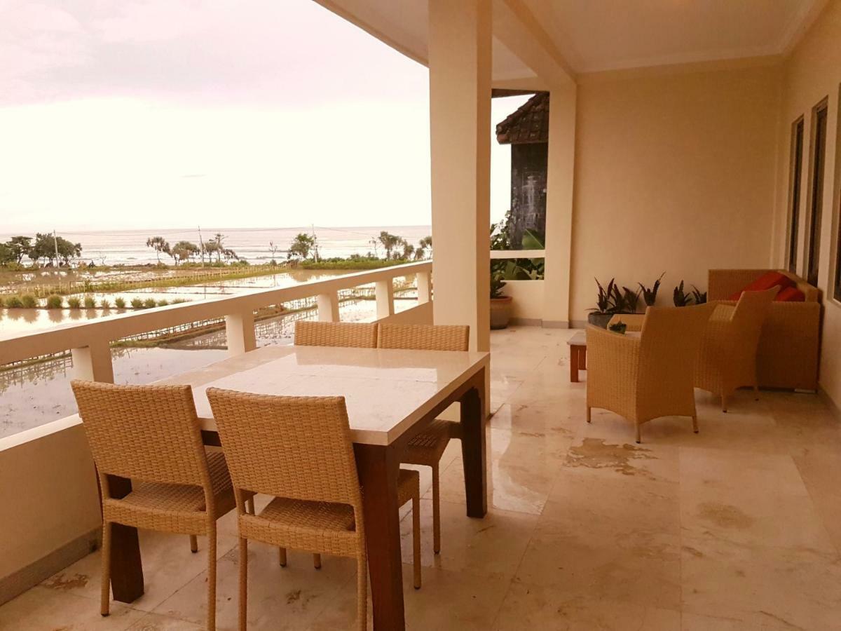 Medewi Manor Aparthotel Airsatang Exterior foto